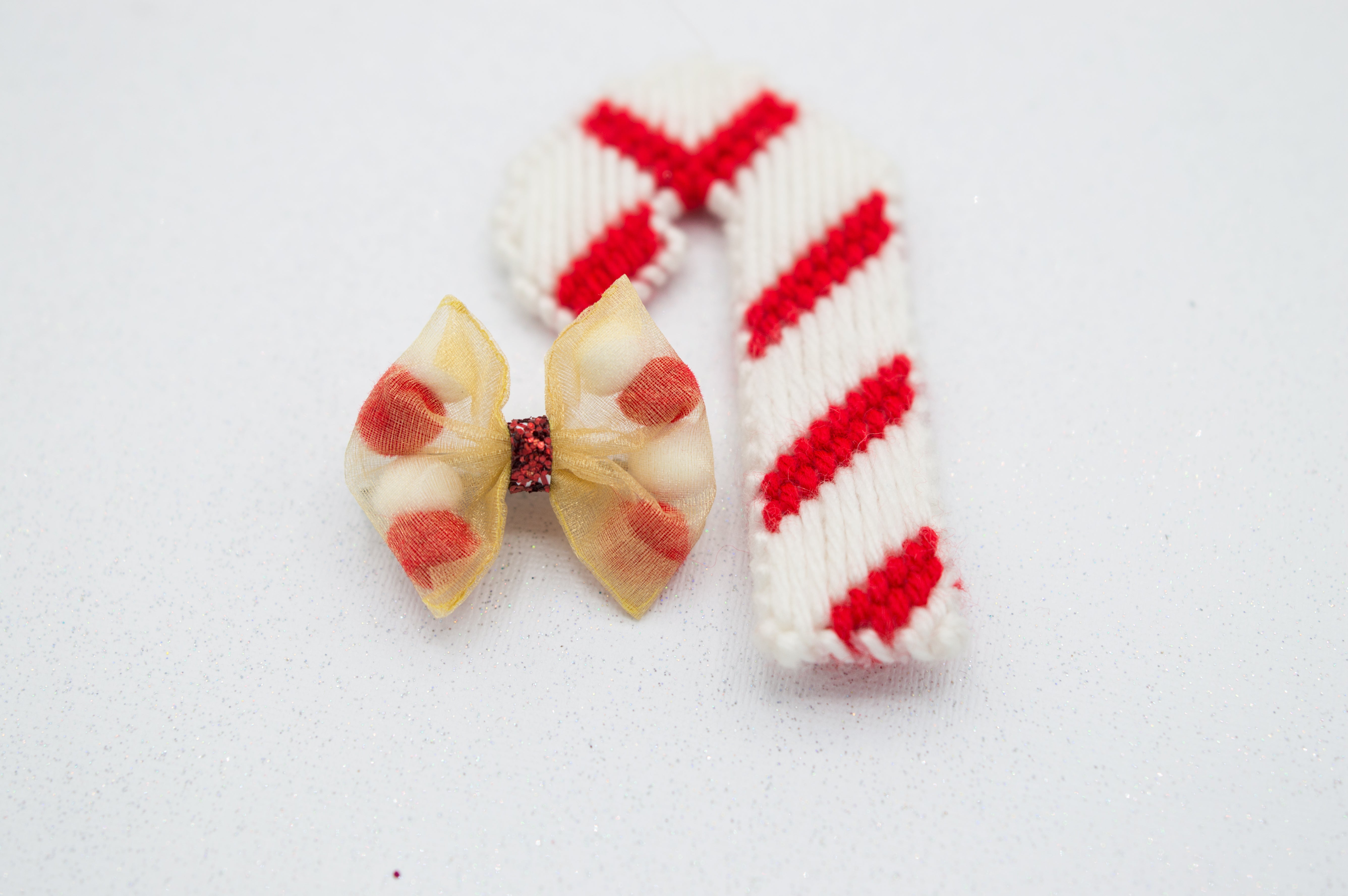Mini pom pom red & white Christmas Parade - O Holy Night