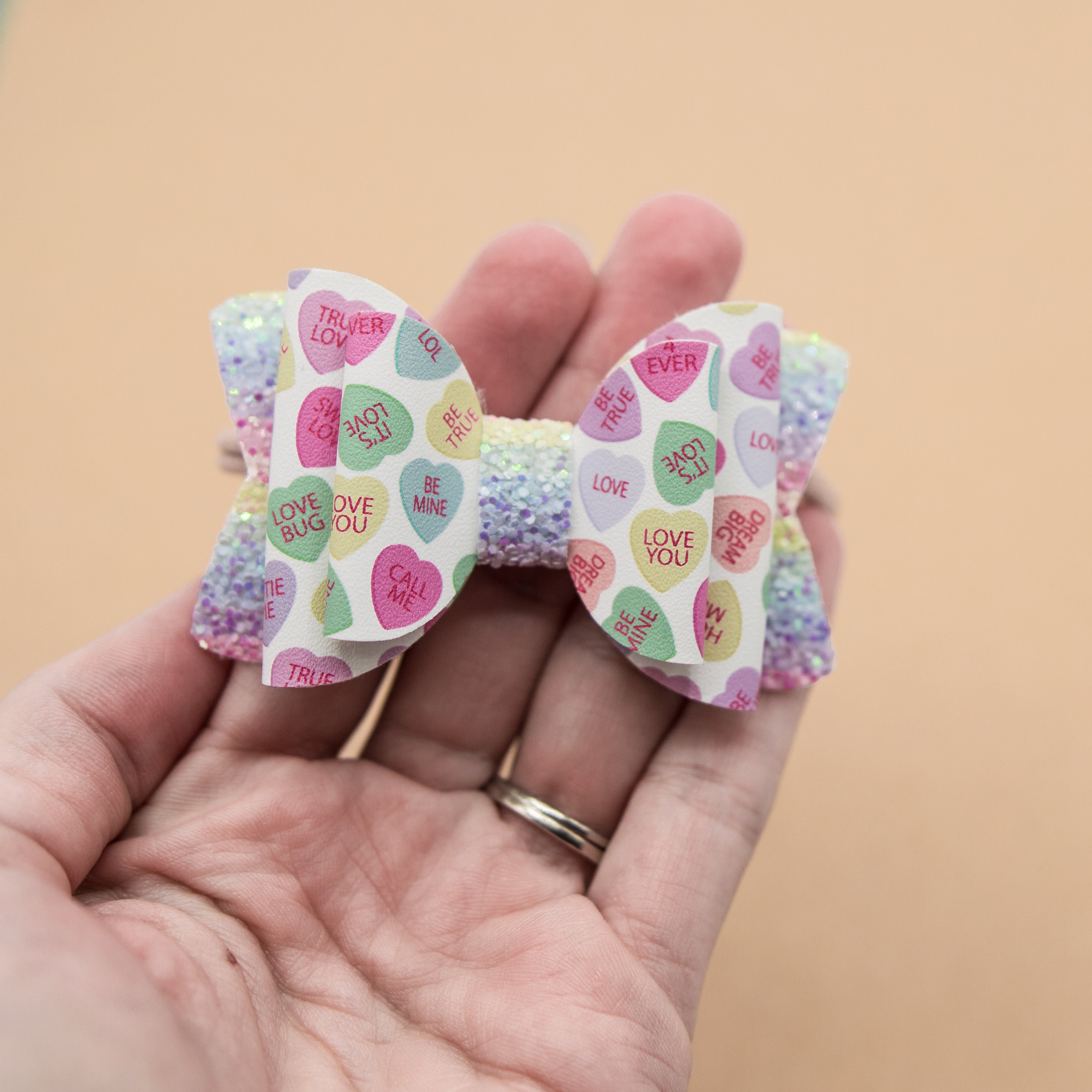 Chatty hearts Quinnlee Bow -