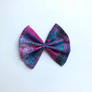 Magenta hatched fan bow or bow tie