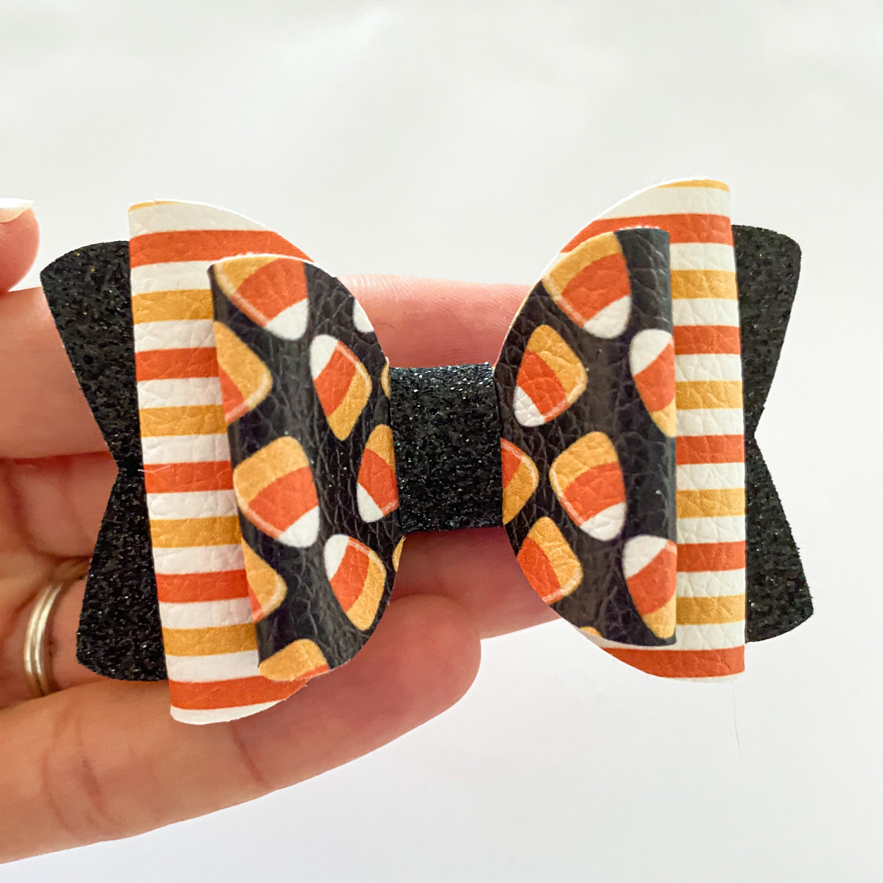 Candy corn quinnlee bow -