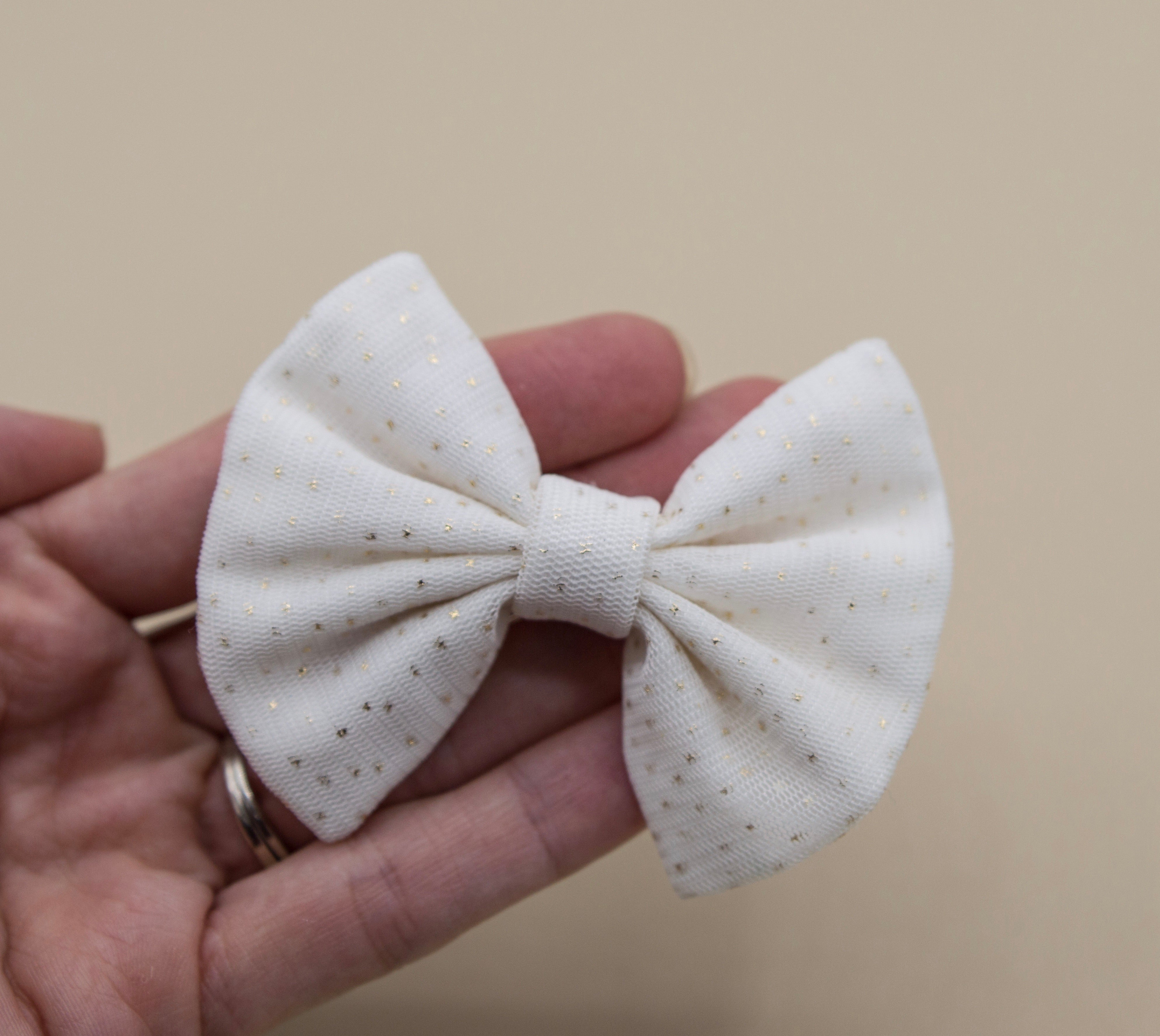Vintage ivory 3.5 inch Bow - MTL