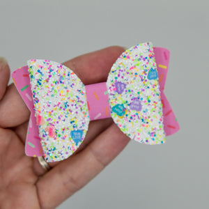 Chatty hearts pink sprinkles Layla Bow - kind