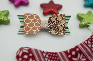 Gingerbread house - left side frosting Mila bow - HOC