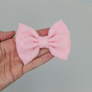 Pink sweater vintage 4 inch Bow-  kind atd