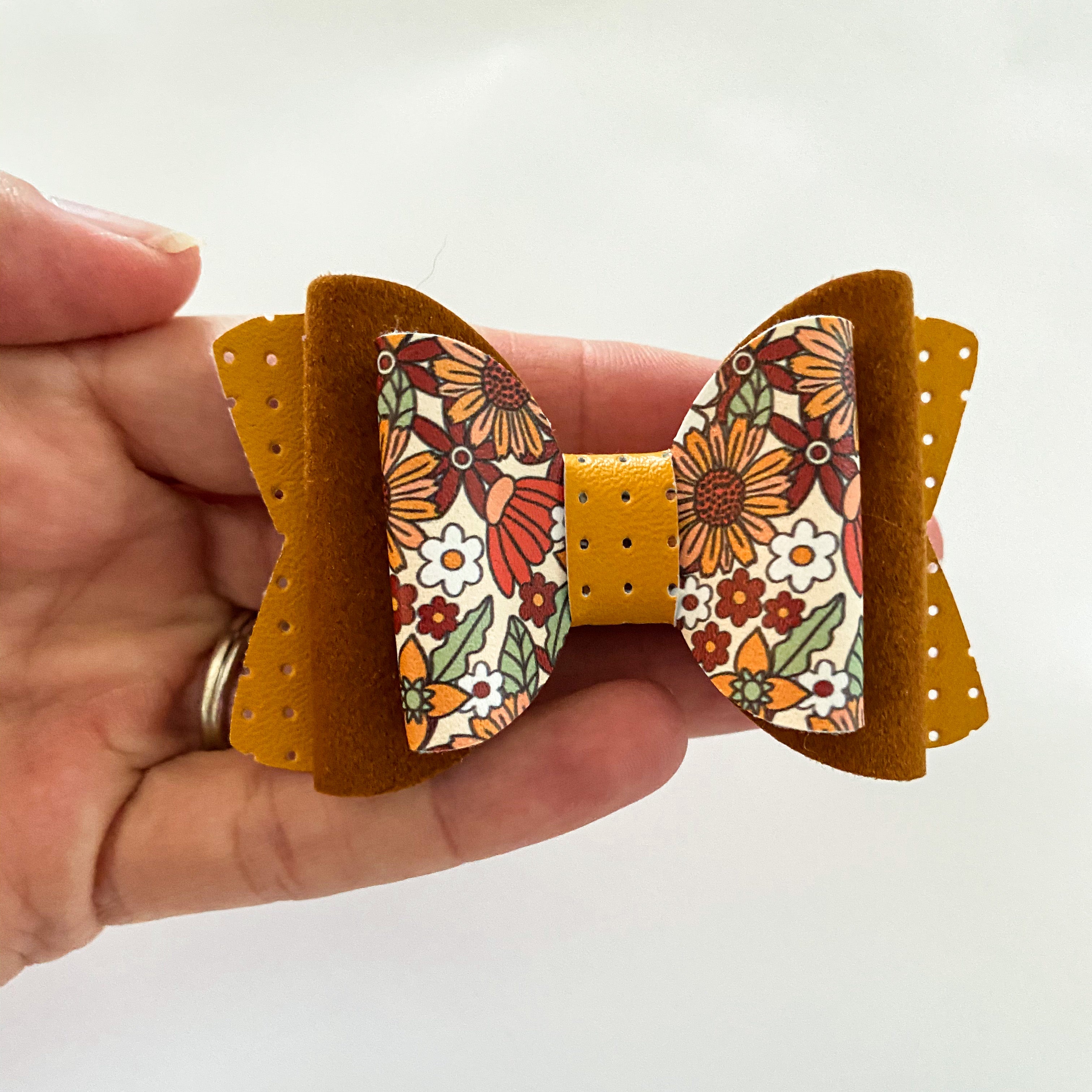Hippy floral quinnlee bow -
